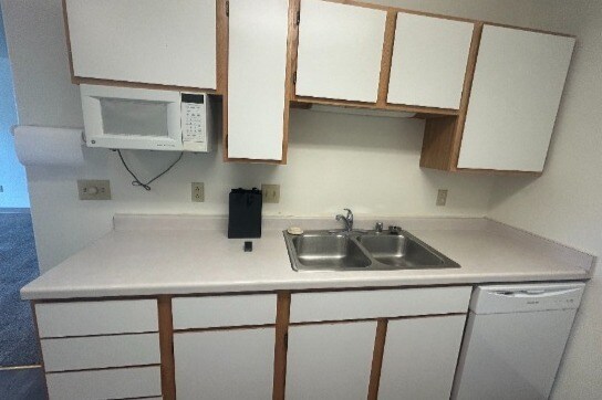 5613 #8 Cocina - Otter Creek Apartments