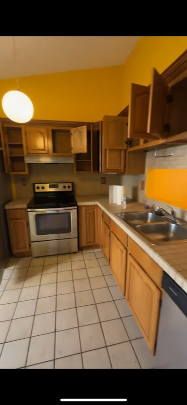 Building Photo - 1703 San Remo Cir