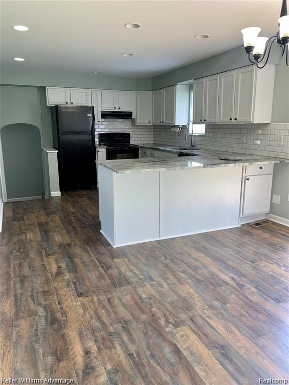 Building Photo - 689 Lucille Dr