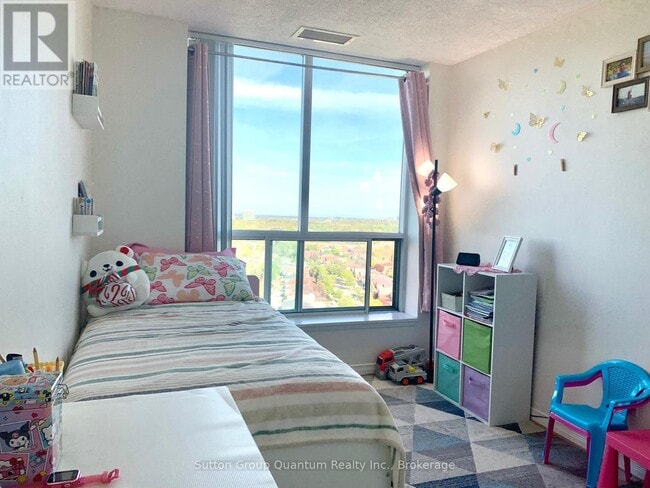 Photo du bâtiment - 4879-4879 Kimbermount Ave