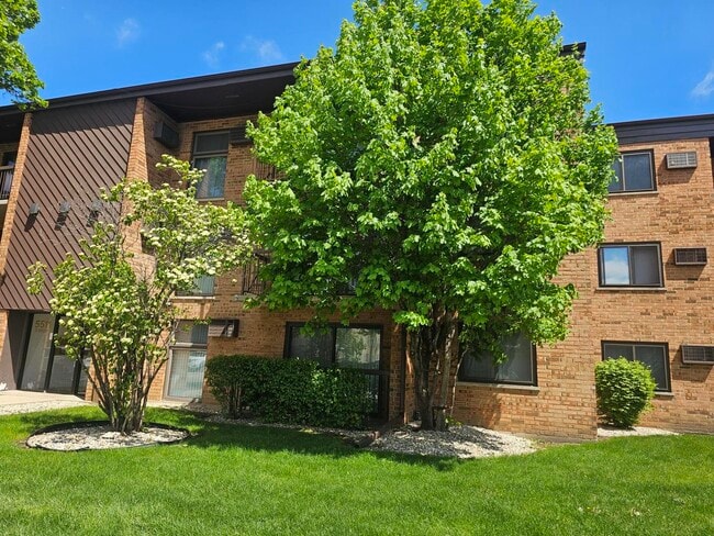 Building Photo - 5511 N Chester Ave