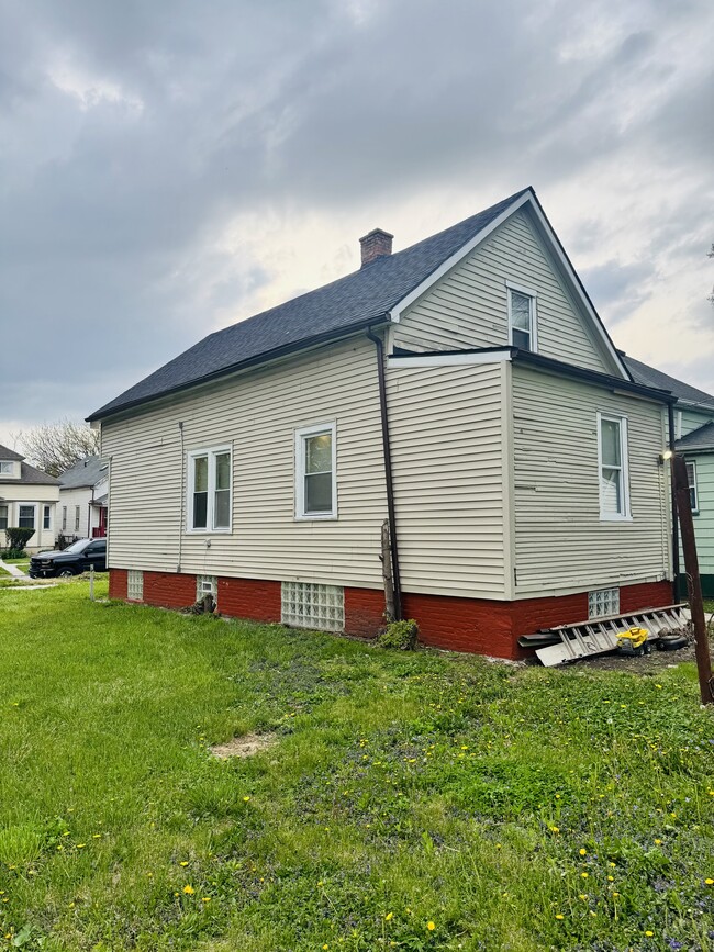 Building Photo - 5330 Fischer St