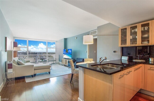 Foto del edificio - 1 br, 1 bath Condo - 6801 Collins Ave # 1101