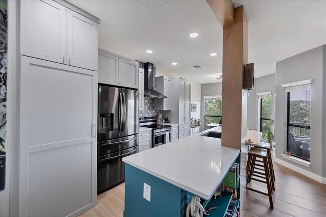 Foto del edificio - 4711 Spicewood Springs Rd