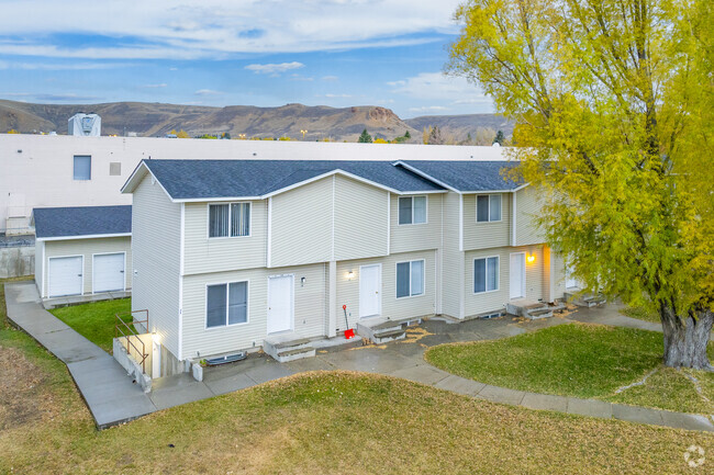 Building Photo - Cumorah Townhomes