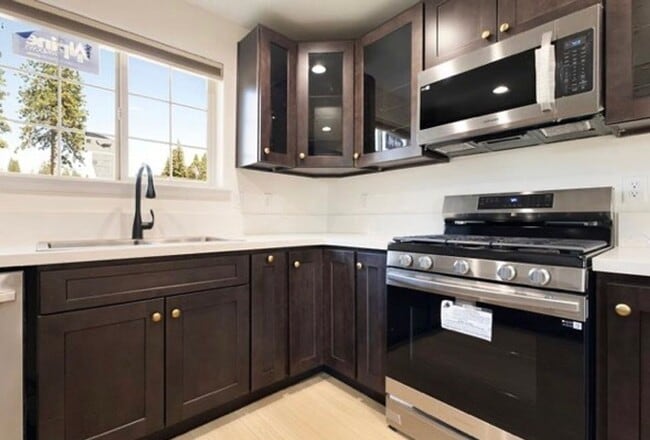 Building Photo - Paradise Executive Home for Rent- 3 bed 3 bath, new construction