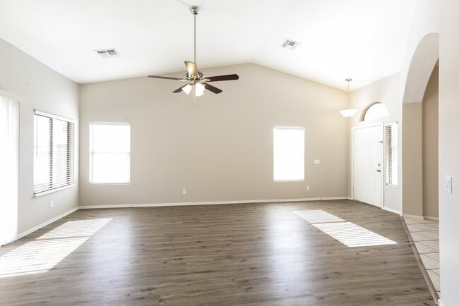 Foto del edificio - 5158 W Vista Ave