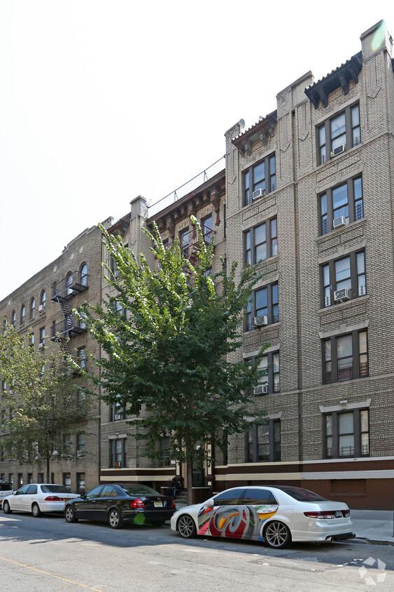 Foto del edificio - 157-159 Vermilyea Ave
