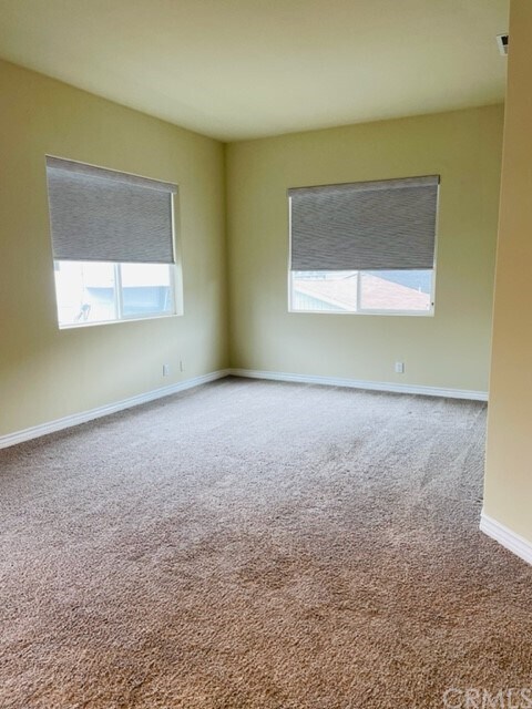 Building Photo - 710 1/2 Marigold Ave