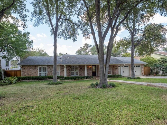 Foto del edificio - 2500 Forest Bend Dr