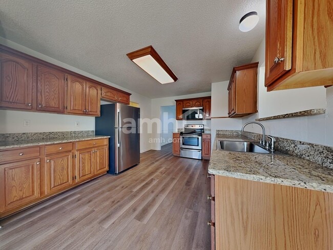 Building Photo - 7525 Saddlebrooke Dr