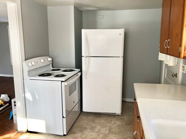 Kitchen - 561 Highland Ave