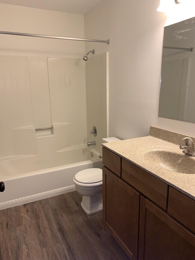 340 Elm St Unit 5, West Salem, WI 54669 Apartment for Rent in West