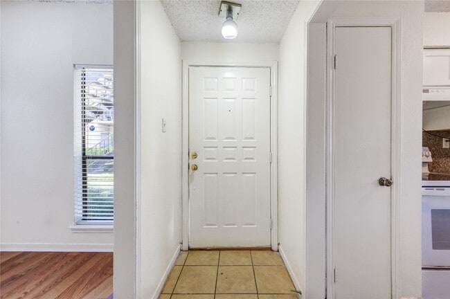 Building Photo - 3741 Thistlemont Dr