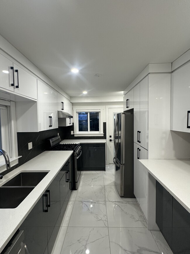 Building Photo - 24765 Halnor Ave