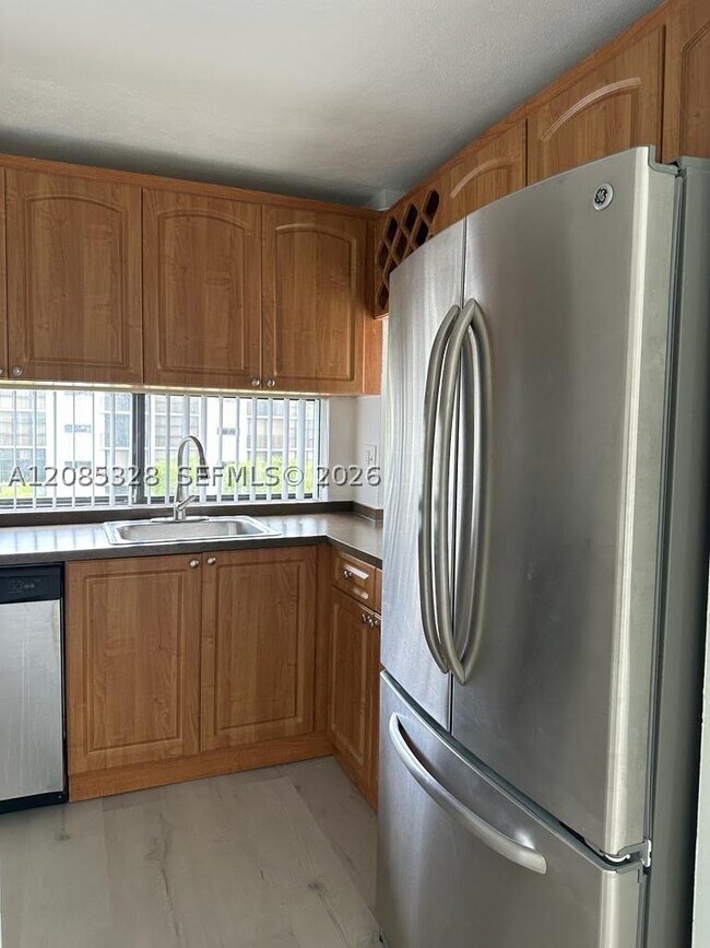 Foto del edificio - 17021 N Bay Rd