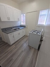 Building Photo - 828 S Glendale Ave