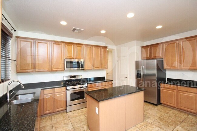 Building Photo - 1121 E Wimpole Ave