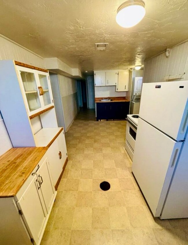 Building Photo - 723 Stover St