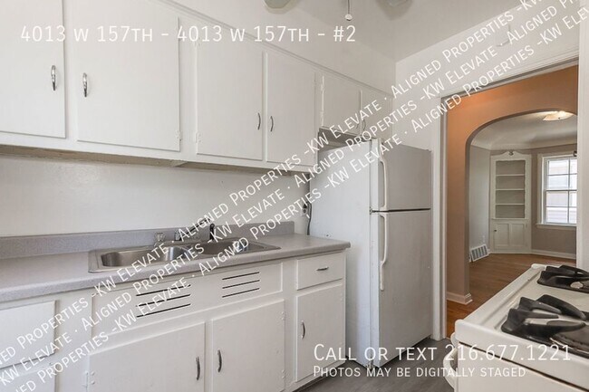 Foto del edificio - 4013 W 157th St