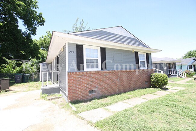 Building Photo - 782 Tampa Ave