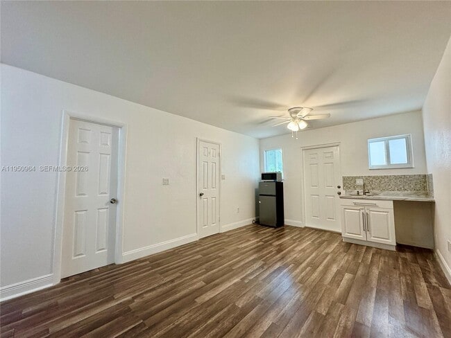 Foto del edificio - 651 NE 2nd Pl