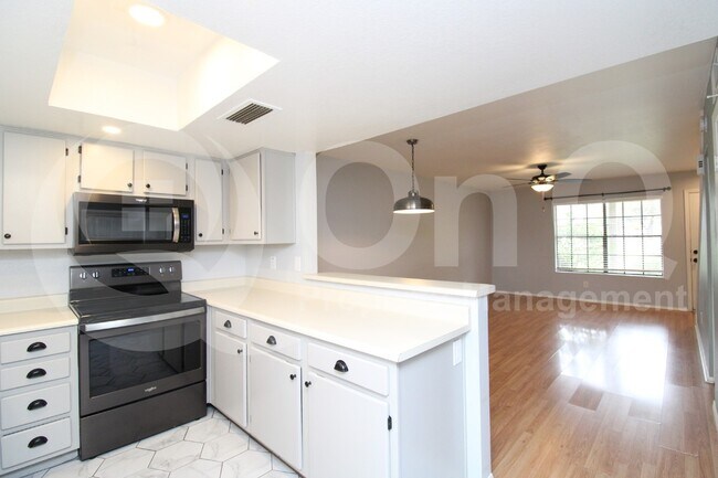 Building Photo - 4850 E Kachina Trail