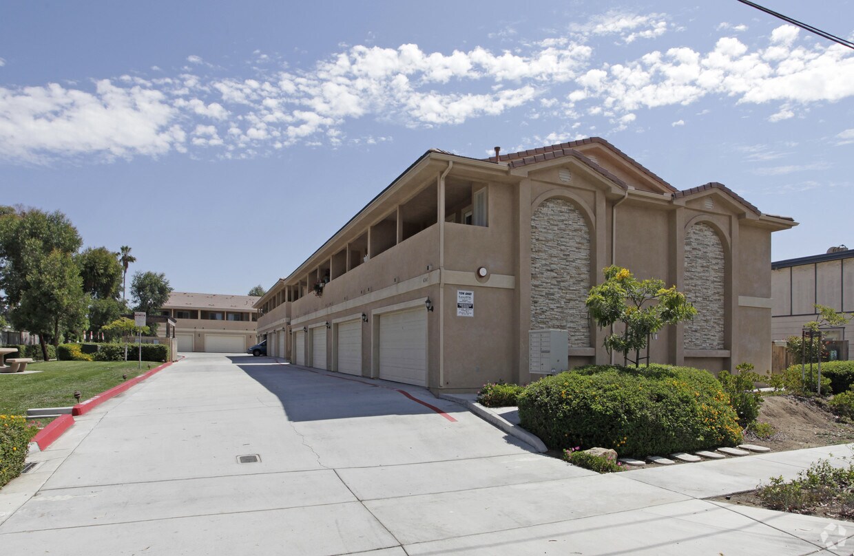 Foto principal - 4241-4245 Lowell St