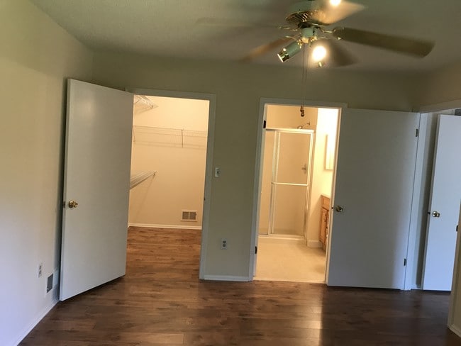 Building Photo - 29 Amberly Ct