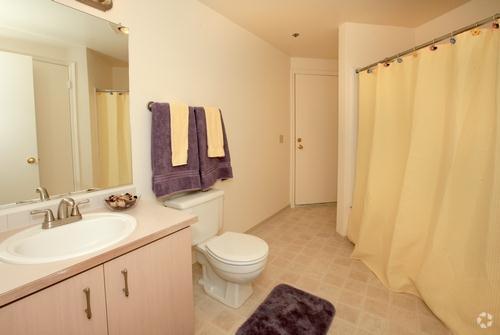 Baño - 9200 Redmond Place