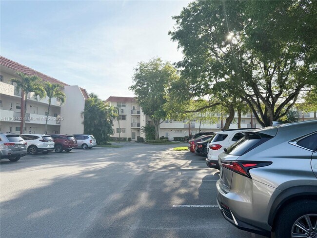 Foto del edificio - 9820 S Hollybrook Lake Dr