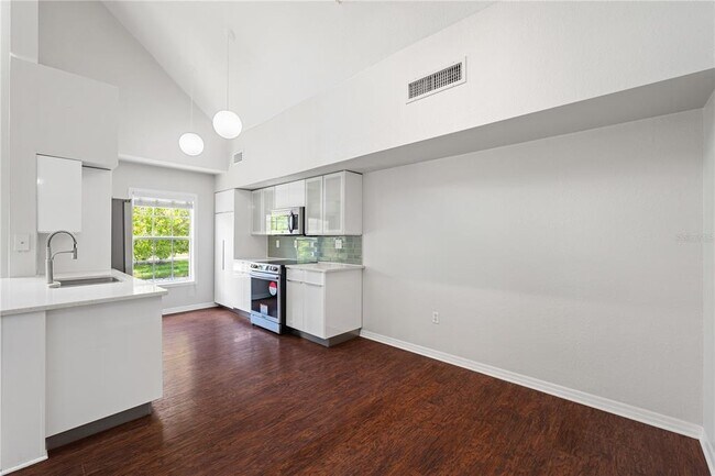 Foto del edificio - 9412 Lake Chase Island Way