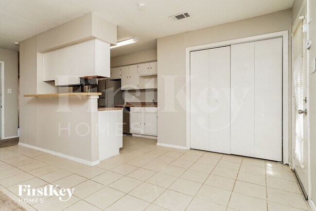 Foto del edificio - 1708 White Oak Ct