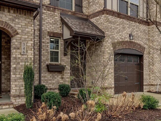 Foto del edificio - 3 Bedroom Townhome in Hendersonville