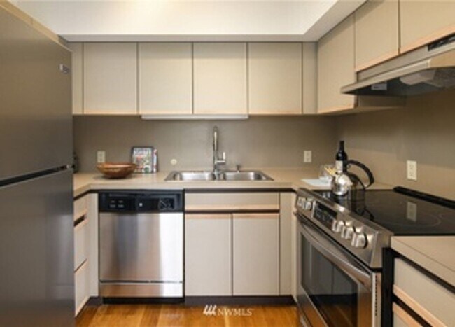 Foto del edificio - 1 br, 1 bath House - 1425 Western Ave S 303
