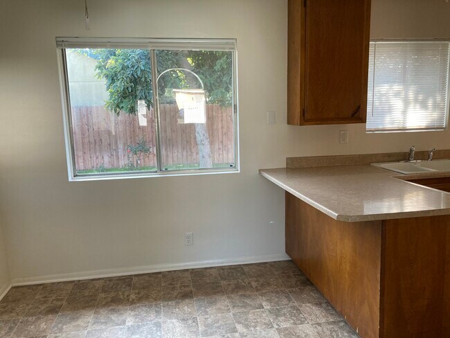 Building Photo - 10614 Solo St