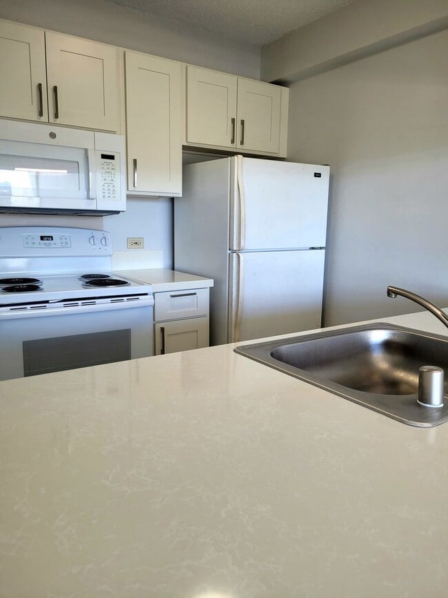 Building Photo - AVAILABLE | One Bedroom, One Bathroom | Lo...