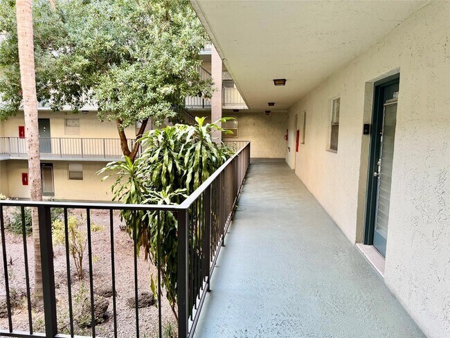 Building Photo - 1810 N Lauderdale Ave