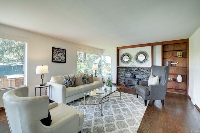 Building Photo - 4Bd/1.75Ba Seattle Home