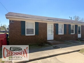 Building Photo - 1702 Snowden Dr SE