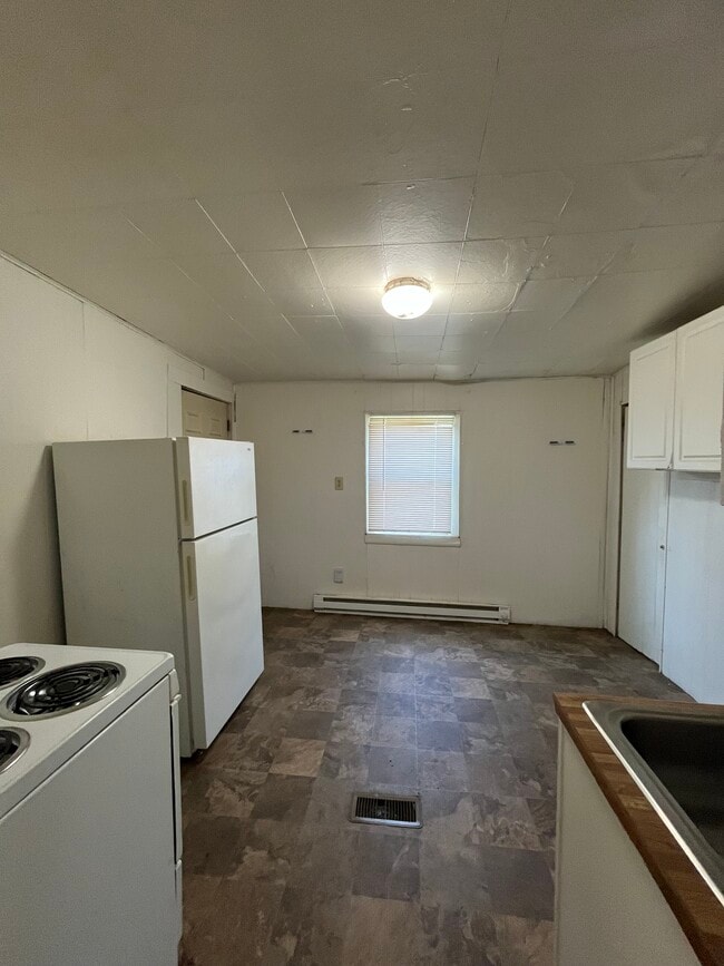 Building Photo - 520 Romig St