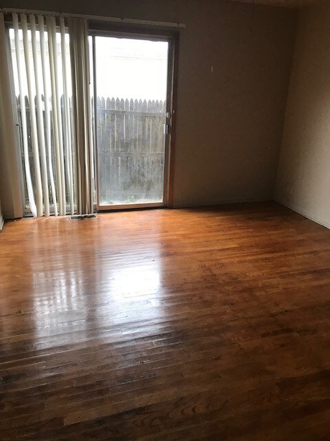 bed room - 238 Division W St
