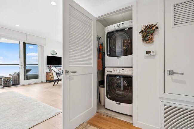 Foto del edificio - 6767 Neptune Pl