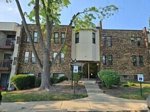Building Photo - 2212 Country Club Dr