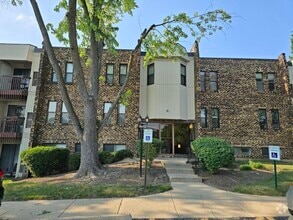 Building Photo - 2212 Country Club Dr