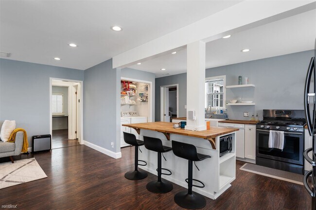 Building Photo - 3 br, 1 bath House - 2122 West 177th Street