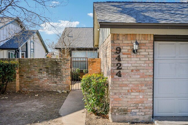 Building Photo - 9424 Singing Quail Dr