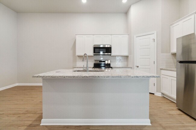 Building Photo - Stunning Duplex in Emma Park