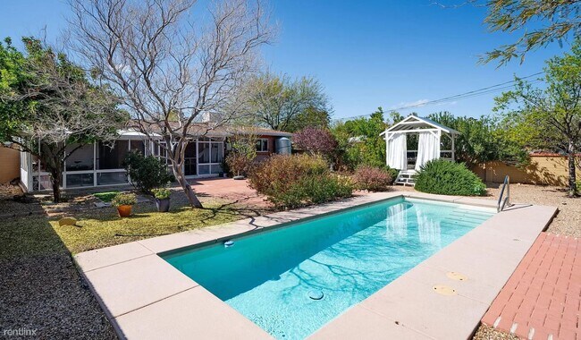Foto del edificio - 2 br, 1 bath House - 5701 East Hawthorne S...