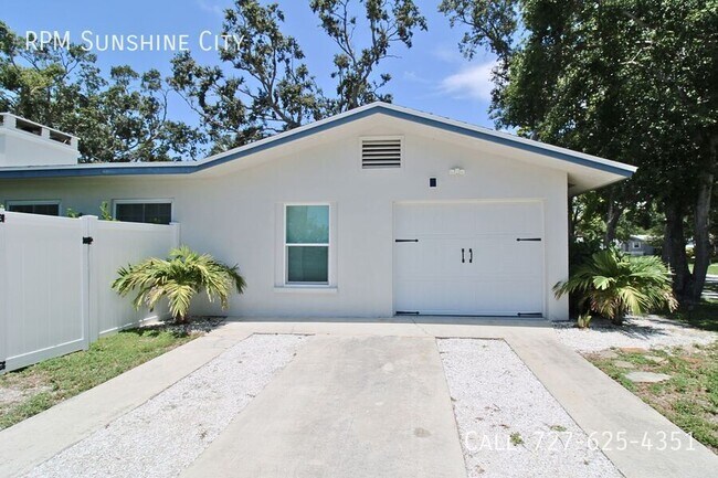 Building Photo - 6400 Evergreen Ave